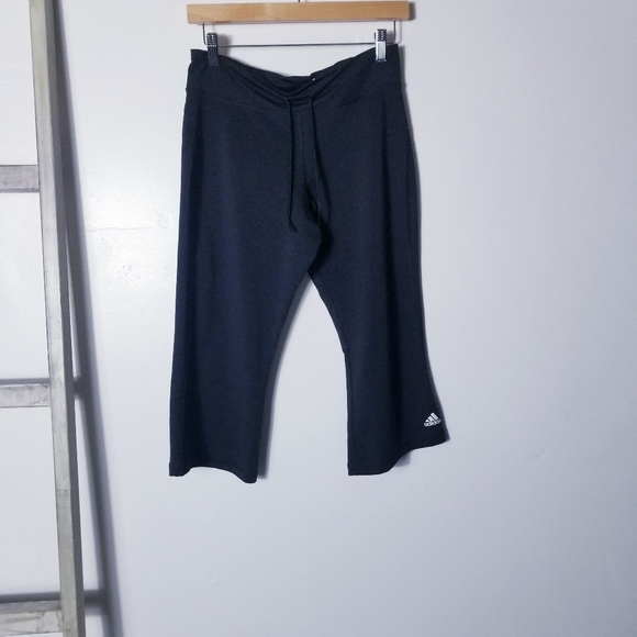 ADIDAS CROPPED ACTIVEWEAR PANTS LOOSE SIZE MEDIUM - Picture 1 of 9